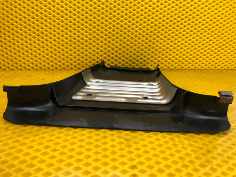 Обшивка стойки левой средняя нижняя Mercedes-Benz E-Class 15.04.1998 W210