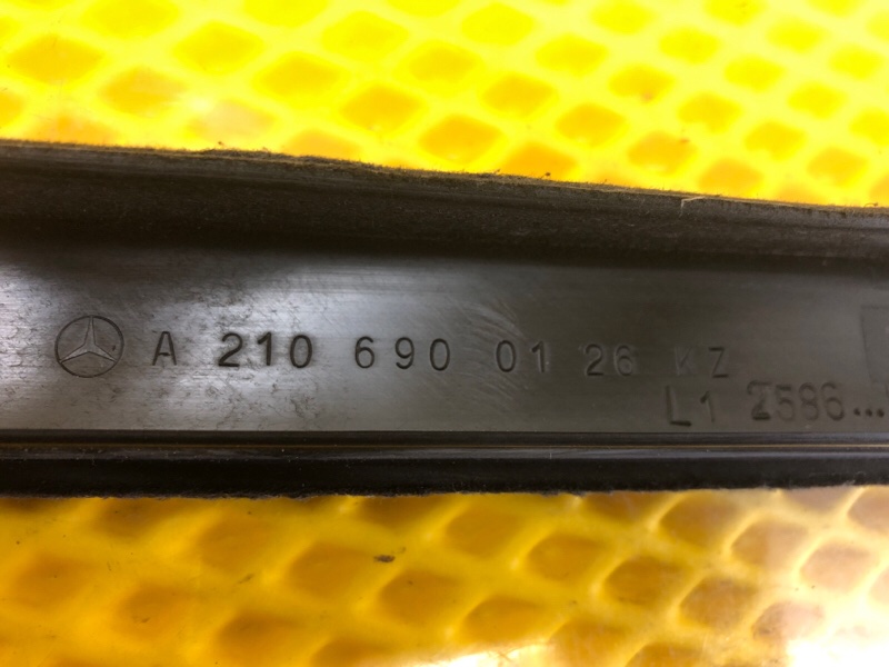 Накладка порога задняя левая Mercedes-Benz E-Class 15.04.1998 W210