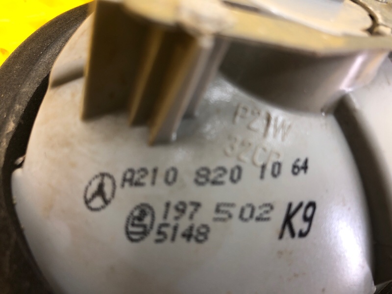 Фонарь крышки багажника правый Mercedes-Benz E-Class 15.04.1998 W210