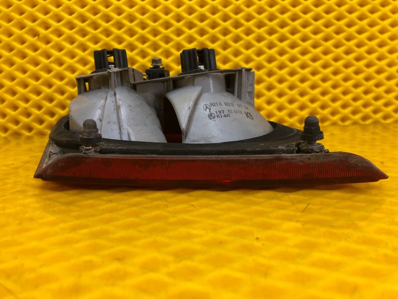 Фонарь крышки багажника левый Mercedes-Benz E-Class 15.04.1998 W210