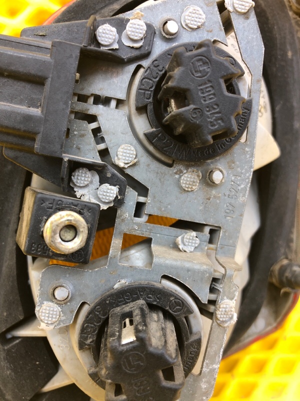 Фонарь крышки багажника левый Mercedes-Benz E-Class 15.04.1998 W210