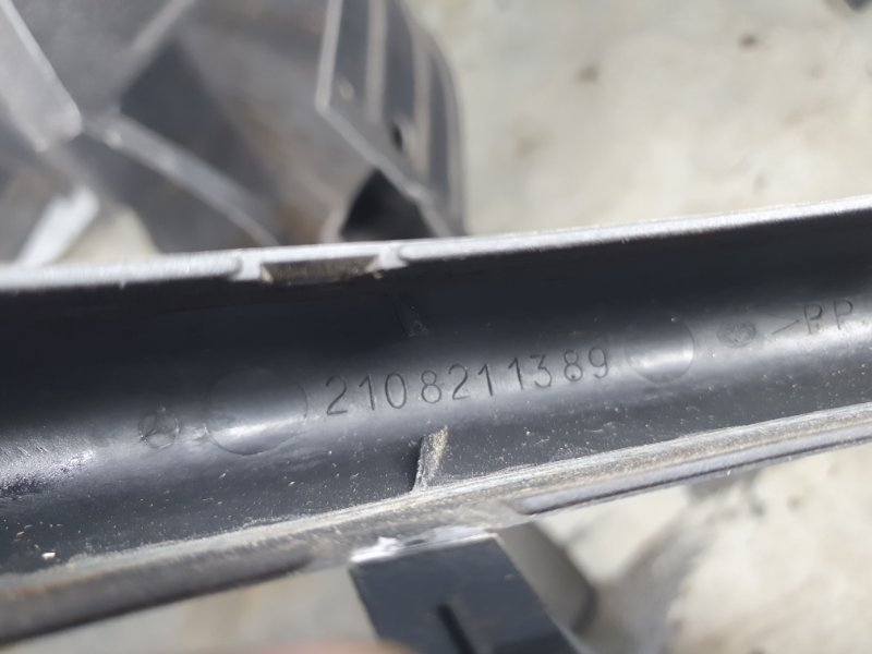 Обшивка багажника Mercedes-Benz E-Class 15.04.1998 W210