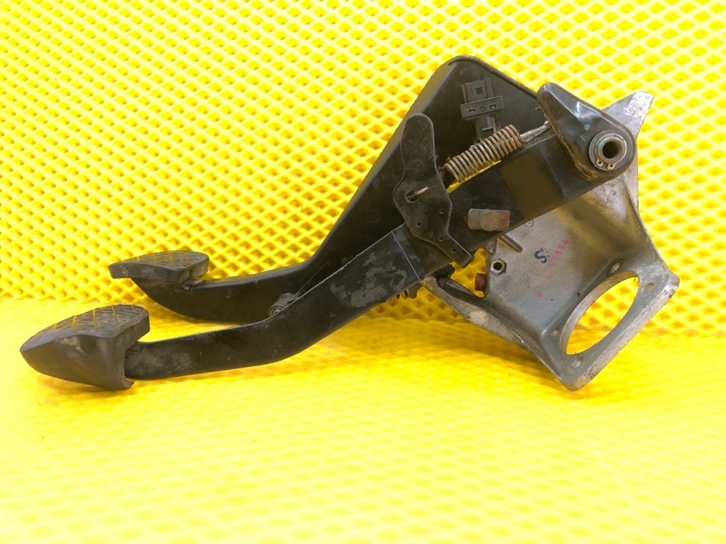 Педальный узел Mercedes-Benz E-Class 15.04.1998 W210