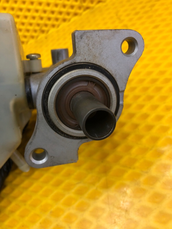 Главный тормозной цилиндр Mercedes-Benz E-Class 15.04.1998 W210