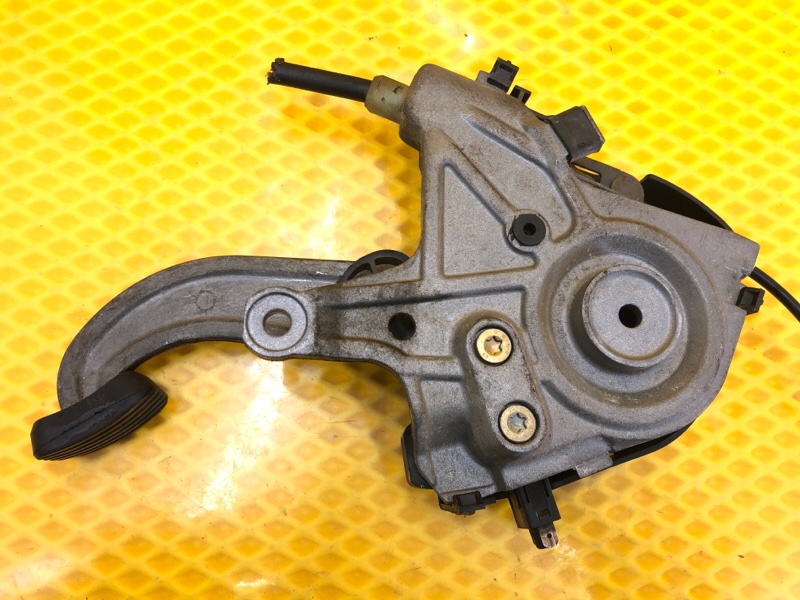 Педаль стояночного тормоза Mercedes-Benz E-Class 15.04.1998 W210