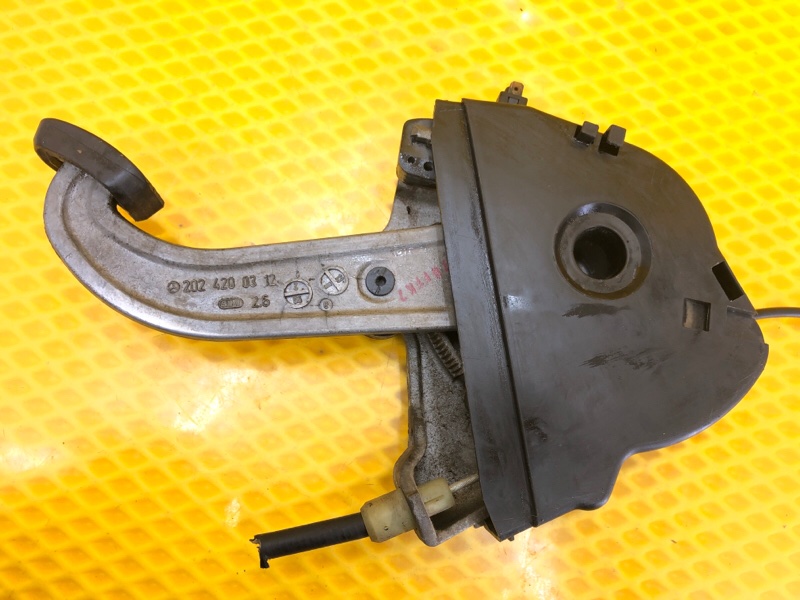 Педаль стояночного тормоза Mercedes-Benz E-Class 15.04.1998 W210