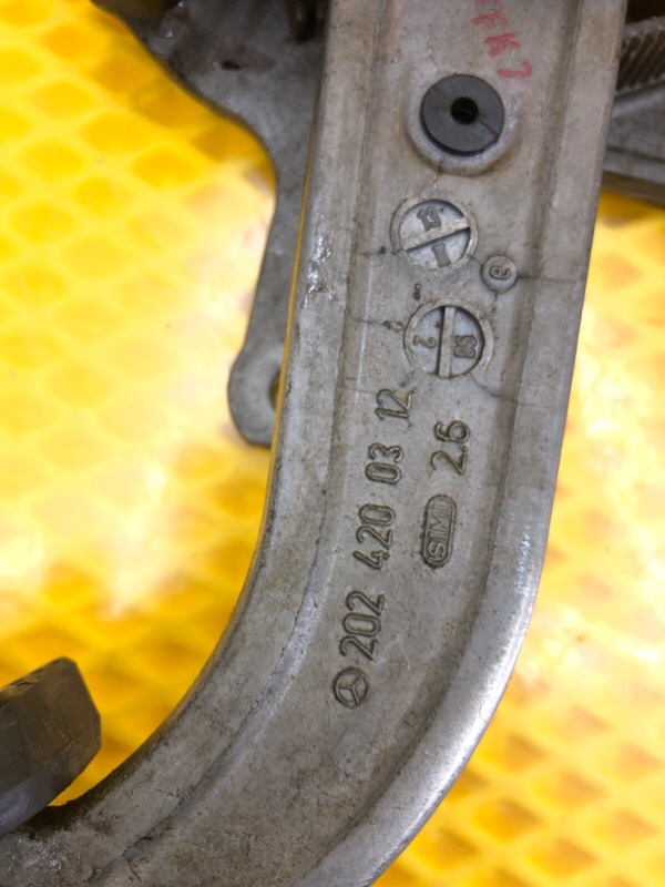 Педаль стояночного тормоза Mercedes-Benz E-Class 15.04.1998 W210