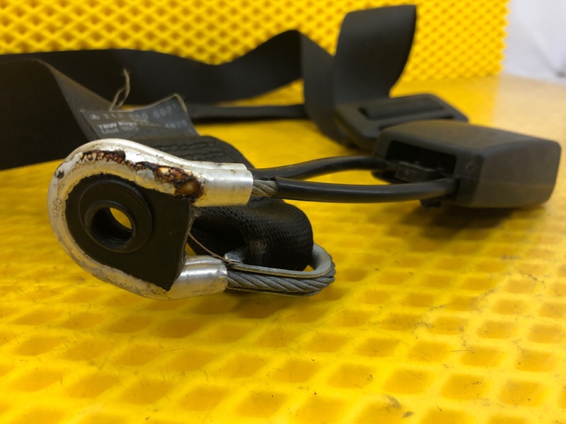 Ремень безопасности задний центральный Mercedes-Benz E-Class 15.04.1998 W210