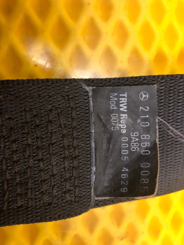 Ремень безопасности задний центральный Mercedes-Benz E-Class 15.04.1998 W210