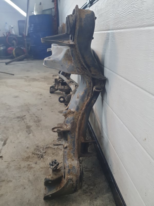 Подрамник Mercedes-Benz E-Class 15.04.1998 W210