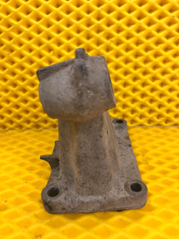 Кронштейн двигателя правый (опора) Mercedes-Benz E-Class 15.04.1998 W210