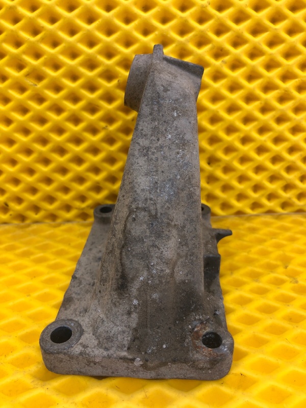 Кронштейн двигателя правый (опора) Mercedes-Benz E-Class 15.04.1998 W210