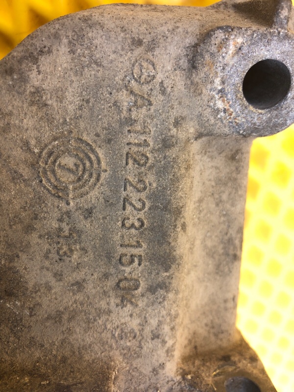 Кронштейн двигателя правый (опора) Mercedes-Benz E-Class 15.04.1998 W210