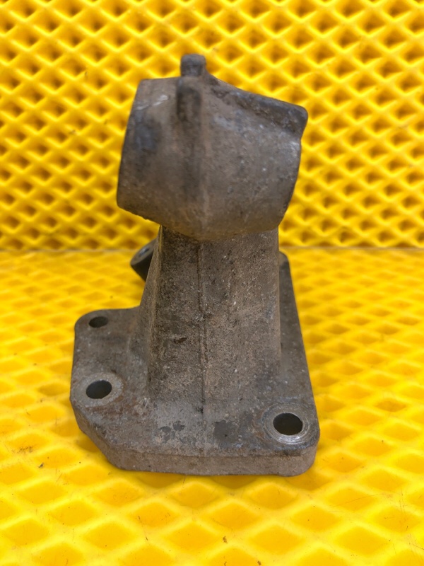 Кронштейн двигателя левый (опора) Mercedes-Benz E-Class 15.04.1998 W210