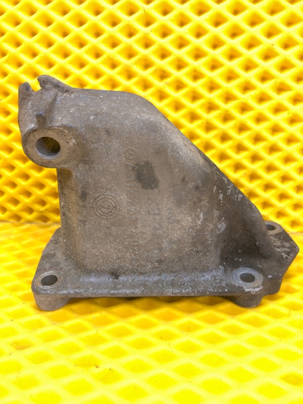 Кронштейн двигателя левый (опора) Mercedes-Benz E-Class 15.04.1998 W210