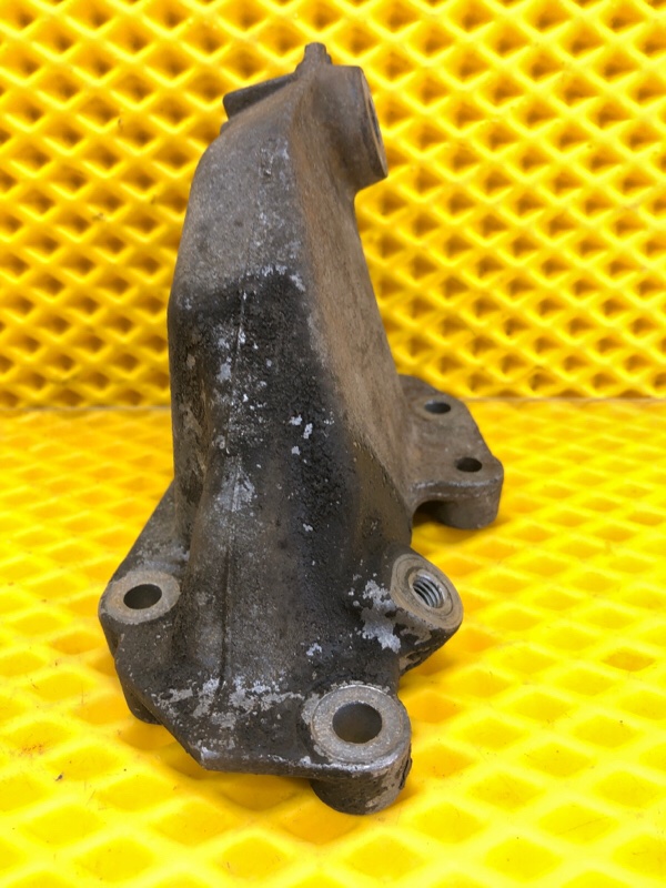 Кронштейн двигателя левый (опора) Mercedes-Benz E-Class 15.04.1998 W210