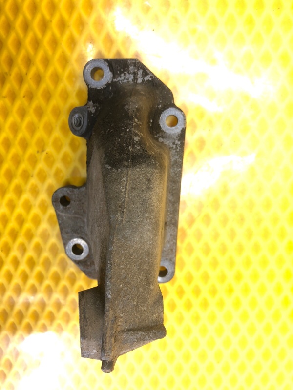 Кронштейн двигателя левый (опора) Mercedes-Benz E-Class 15.04.1998 W210