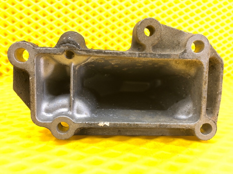 Кронштейн двигателя левый (опора) Mercedes-Benz E-Class 15.04.1998 W210