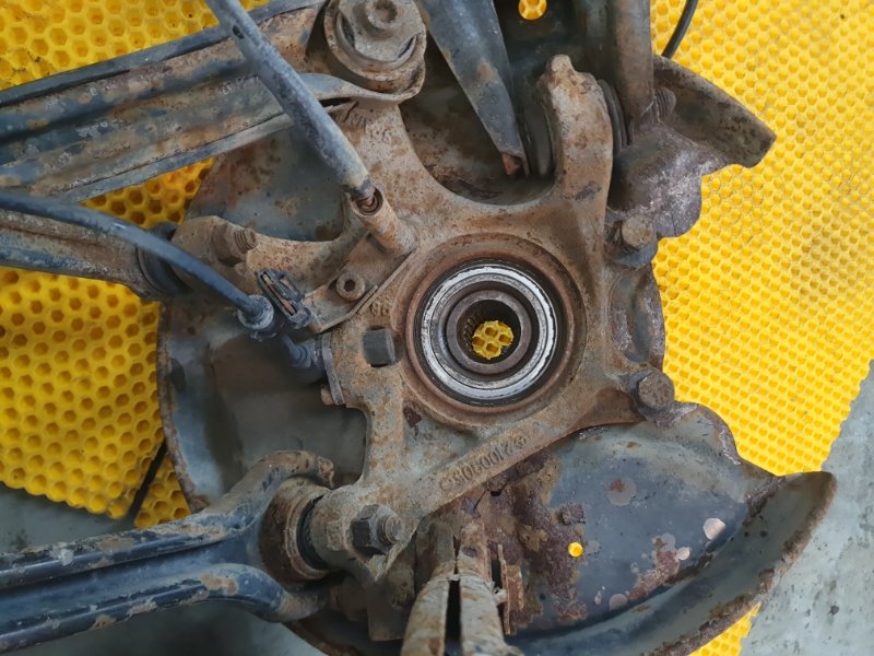 Кулак Mercedes-Benz E-Class 15.04.1998 W210