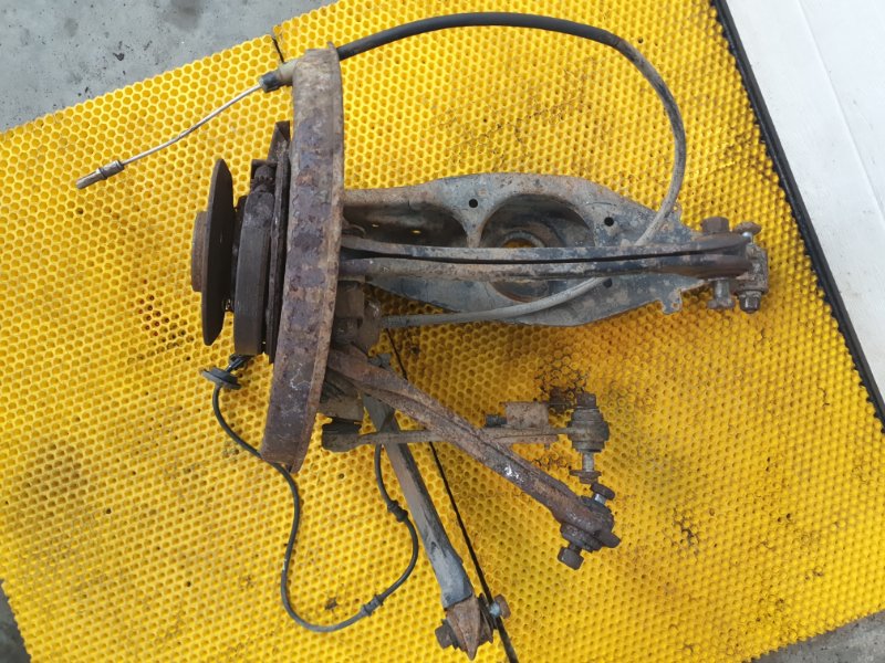 Кулак Mercedes-Benz E-Class 15.04.1998 W210