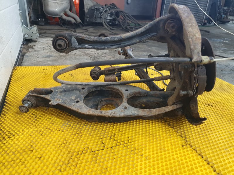 Кулак Mercedes-Benz E-Class 15.04.1998 W210