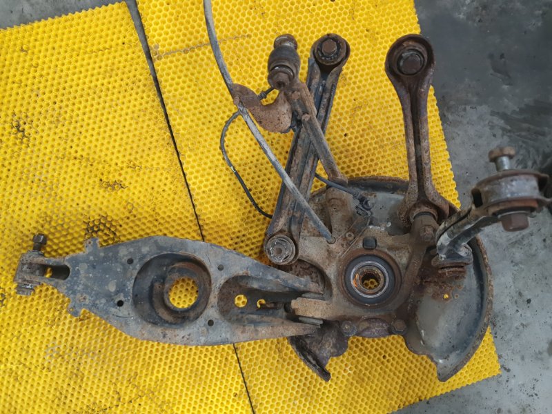 Кулак Mercedes-Benz E-Class 15.04.1998 W210