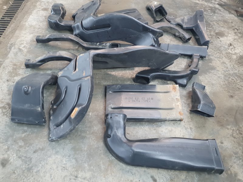 Воздуховод Mercedes-Benz E-Class 15.04.1998 W210