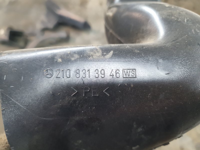 Воздуховод Mercedes-Benz E-Class 15.04.1998 W210