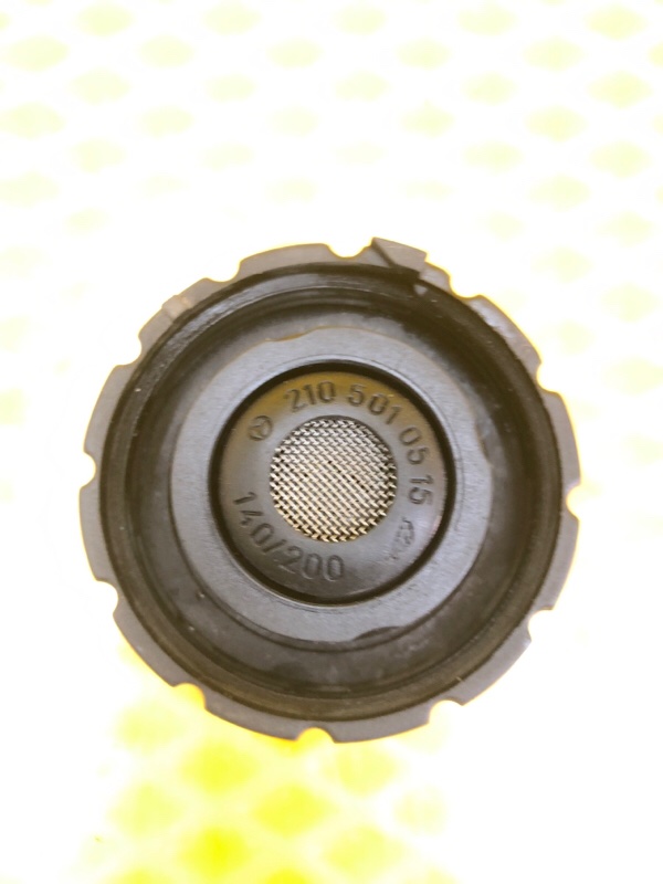Крышка расширительного бачка Mercedes-Benz E-Class 15.04.1998 W210