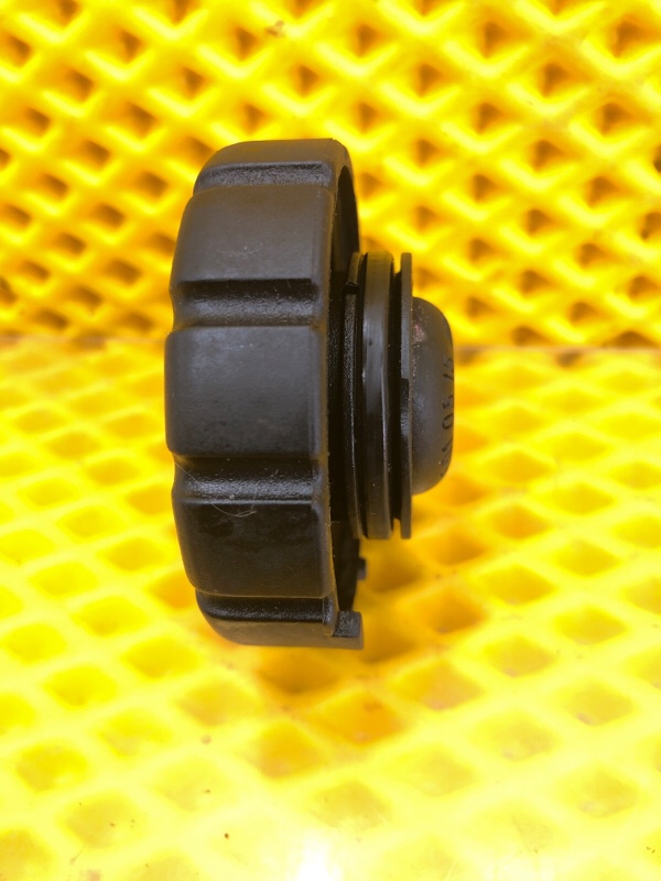 Крышка расширительного бачка Mercedes-Benz E-Class 15.04.1998 W210