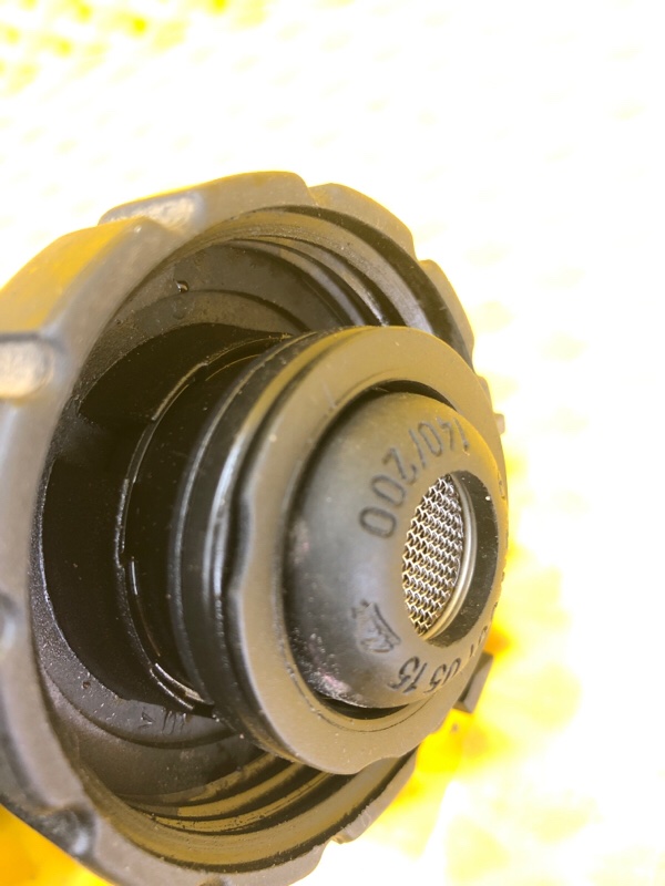 Крышка расширительного бачка Mercedes-Benz E-Class 15.04.1998 W210