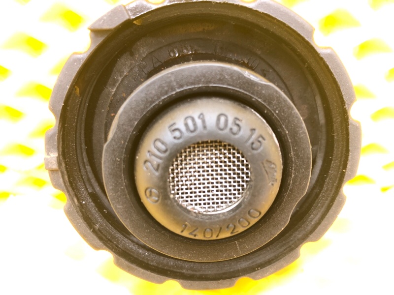 Крышка расширительного бачка Mercedes-Benz E-Class 15.04.1998 W210