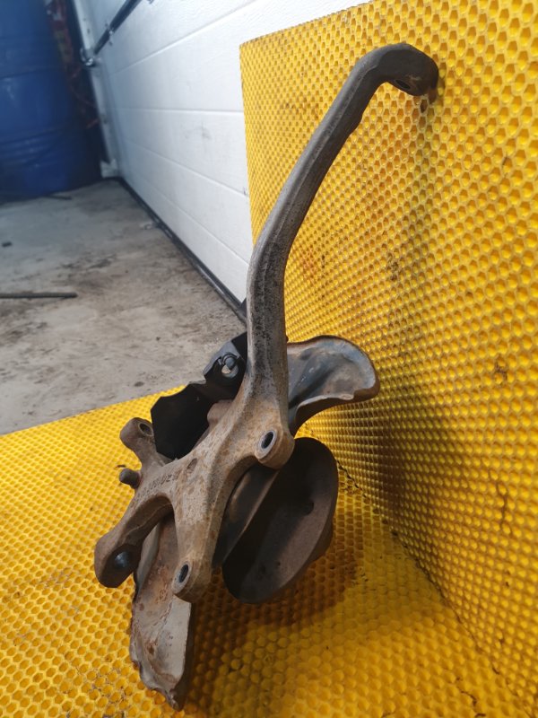 Кулак Mercedes-Benz E-Class 15.04.1998 W210