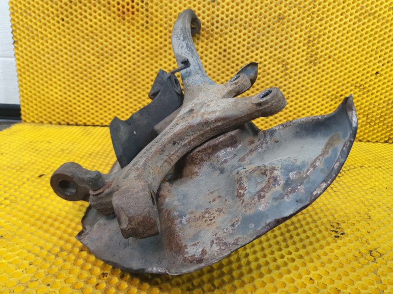 Кулак Mercedes-Benz E-Class 15.04.1998 W210