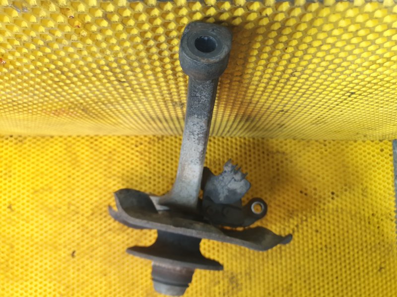 Кулак Mercedes-Benz E-Class 15.04.1998 W210