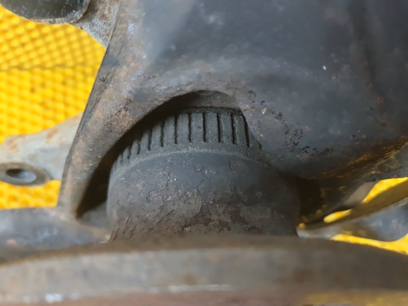 Кулак Mercedes-Benz E-Class 15.04.1998 W210