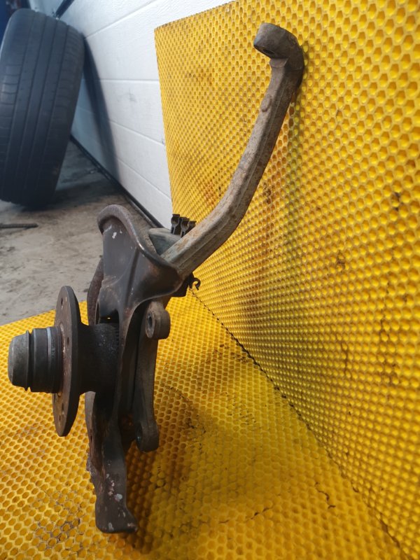 Кулак Mercedes-Benz E-Class 15.04.1998 W210