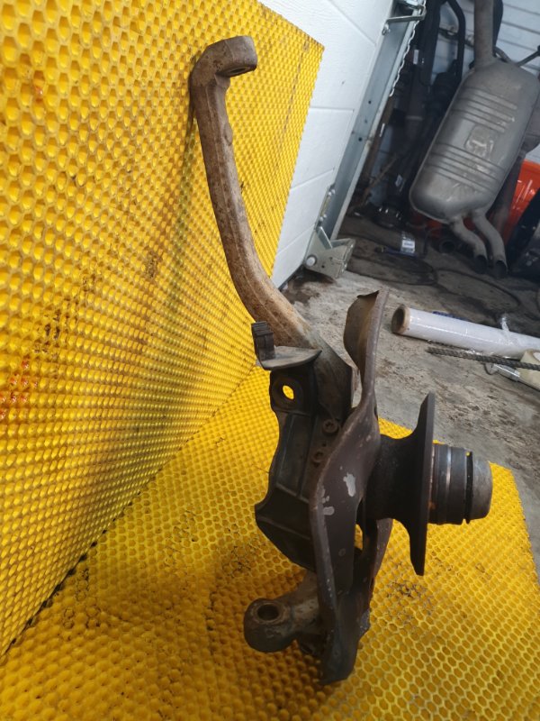 Кулак Mercedes-Benz E-Class 15.04.1998 W210