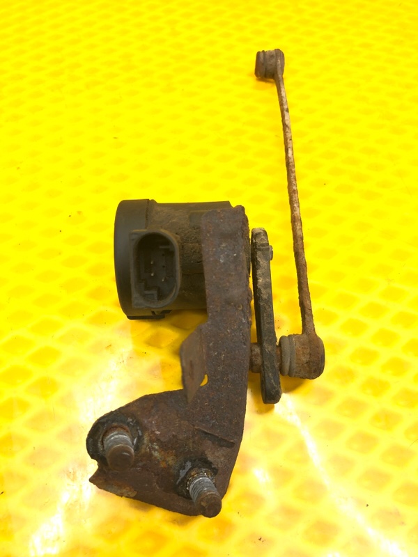 Датчик положения кузова Mercedes-Benz E-Class 15.04.1998 W210