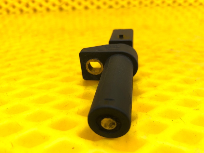 Датчик положения коленвала Mercedes-Benz E-Class 15.04.1998 W210