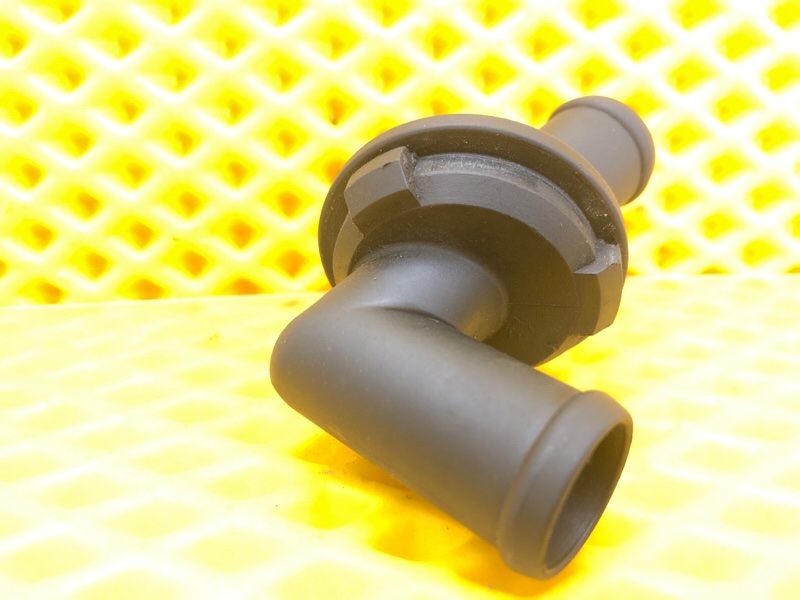 Патрубок отопителя Mercedes-Benz E-Class 15.04.1998 W210