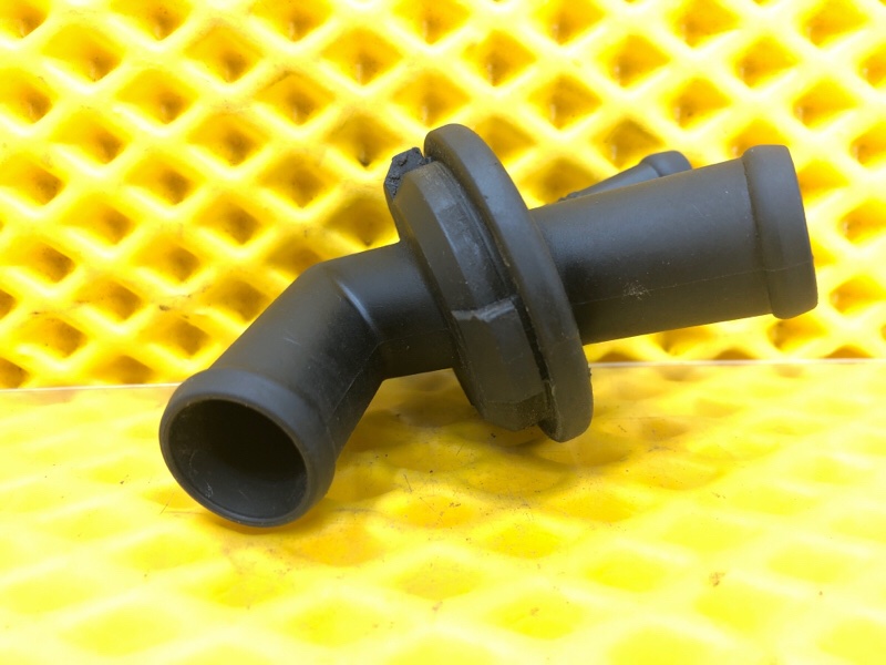 Патрубок отопителя Mercedes-Benz E-Class 15.04.1998 W210