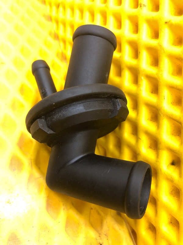 Патрубок отопителя Mercedes-Benz E-Class 15.04.1998 W210