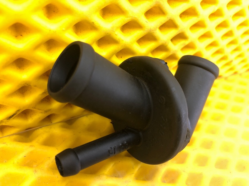 Патрубок отопителя Mercedes-Benz E-Class 15.04.1998 W210