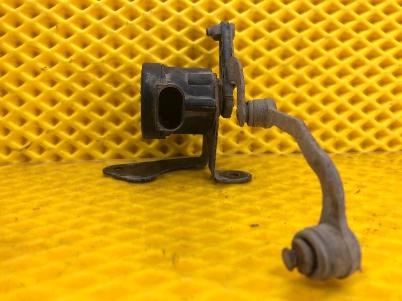 Датчик положения кузова Mercedes-Benz E-Class 15.04.1998 W210