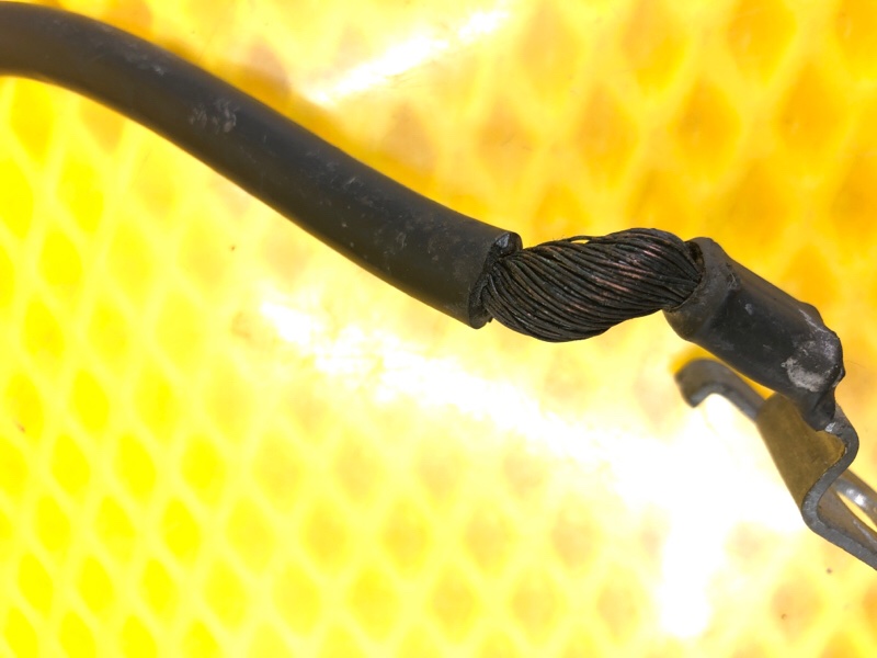 Клемма аккумулятора - Mercedes-Benz E-Class 15.04.1998 W210