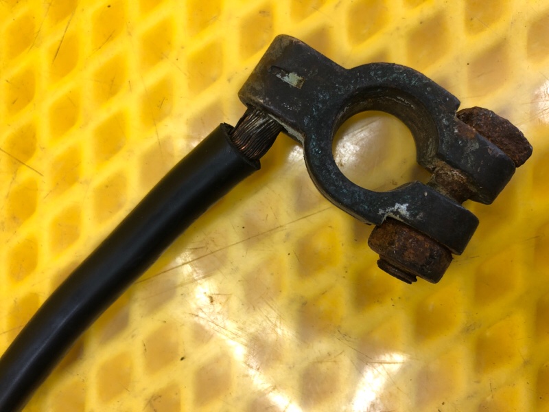 Клемма аккумулятора - Mercedes-Benz E-Class 15.04.1998 W210