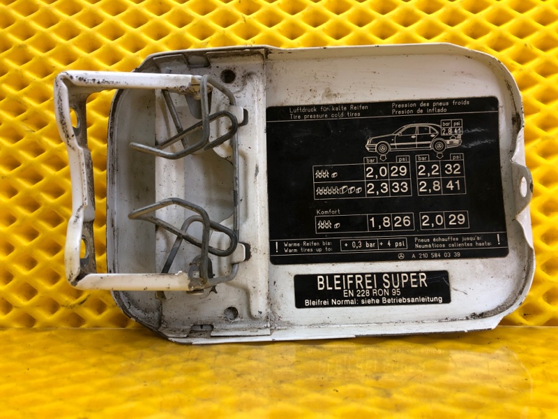 Лючок бензобака Mercedes-Benz E-Class 15.04.1998 W210