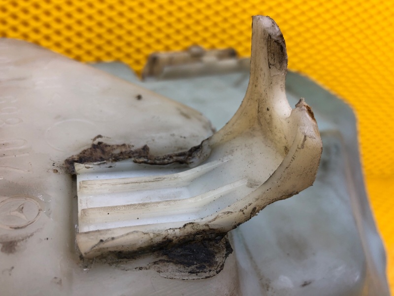 Бачок омывателя Mercedes-Benz E-Class 15.04.1998 W210