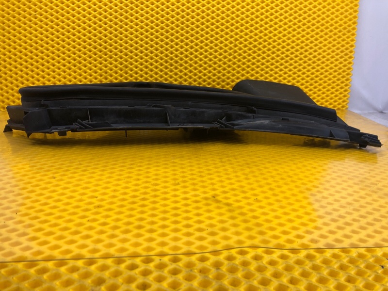 Жабо правая часть Mercedes-Benz E-Class 15.04.1998 W210